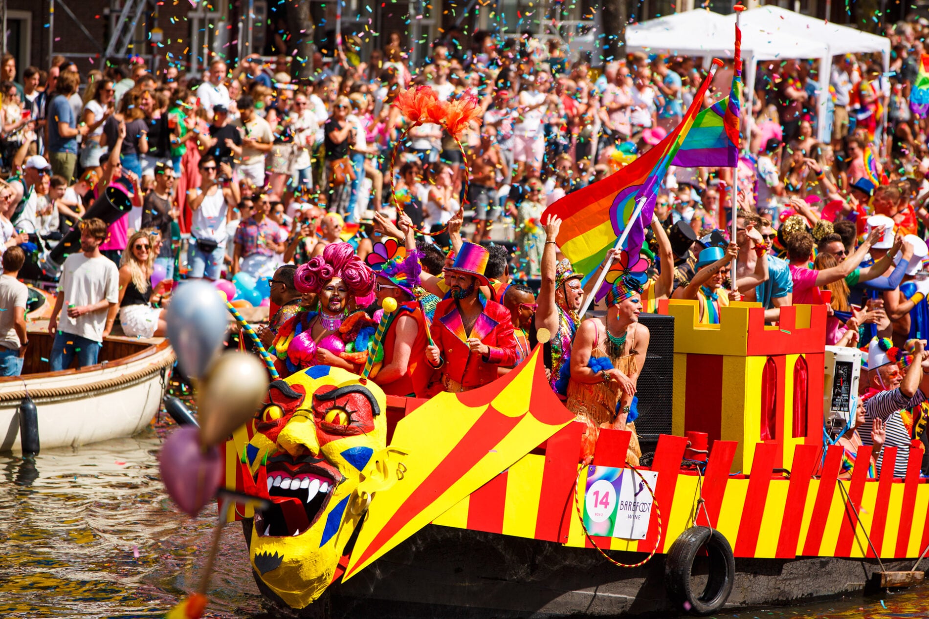 De Amsterdamse grachtenparade gaat wereldwijd in het kader van WorldPride 2026. Amsterdam's Canal Parade